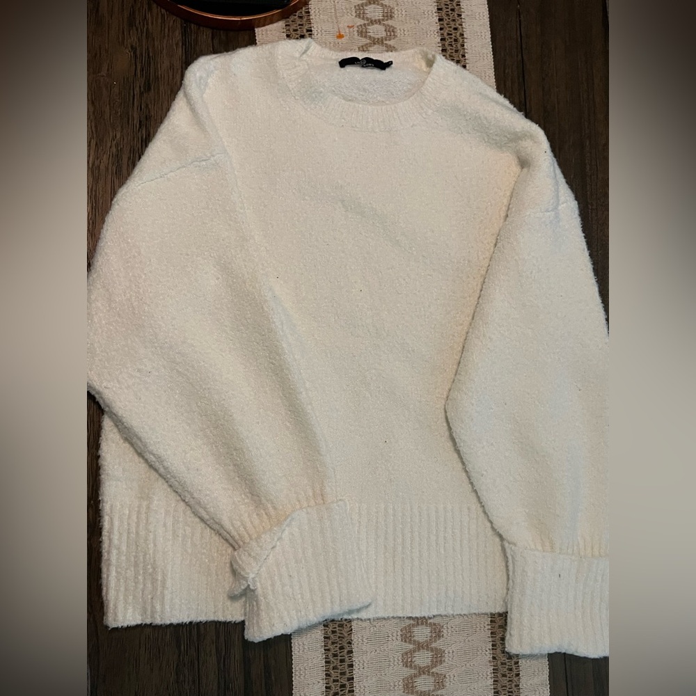 Elegant White Women's Crew‎ Neck Sweater